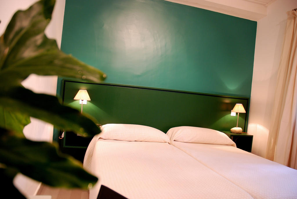 Hostal El Cardenillo Madrigal de la Vera Luaran gambar